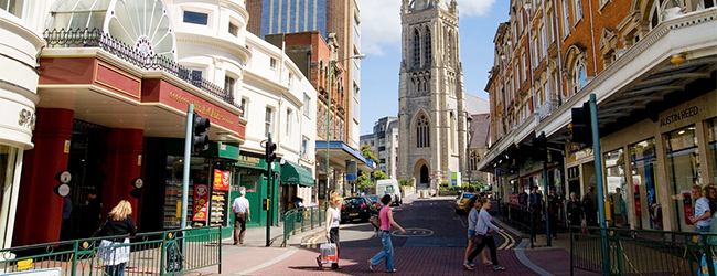 LISA-Sprachreisen-Englisch-Sprachkurse-Bournemouth-Stadt-Innenstadt-Einkaufen-Shopping-Geschaefte-Restaurants-Cafe-Kirche
