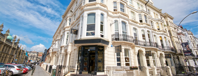 LISA-Sprachreisen-Erwachsene-Englisch-England-Brighton-30-Plus-Sprachschule-Gebaeude-Strasse LISA-Sprachreisen-Erwachsene-Englisch-England-Brighton-30-Plus-Sprachschule-Gebaeude-Strasse