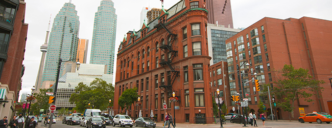 LISA-Sprachreisen-Erwachsene-Englisch-Kanada-Toronto-Lawrence-Park-Strasse-Hochhaus-Kreuzung LISA-Sprachreisen-Erwachsene-Englisch-Kanada-Toronto-Lawrence-Park-Strasse-Hochhaus-Kreuzung