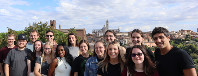 LISA-Sprachreisen-Erwachsene-Italienisch-Italien-Siena-Ausflug-Landschaft-Toskana-Gruppe LISA-Sprachreisen-Erwachsene-Italienisch-Italien-Siena-Ausflug-Landschaft-Toskana-Gruppe