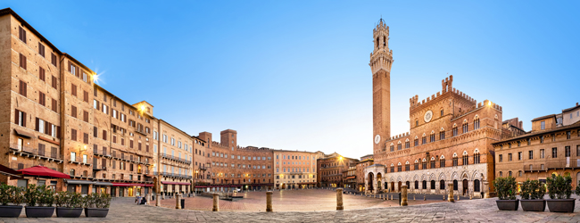LISA-Sprachreisen-Erwachsene-Italienisch-Italien-Siena-Piazza-Campo-Turm-Restaurants LISA-Sprachreisen-Erwachsene-Italienisch-Italien-Siena-Piazza-Campo-Turm-Restaurants