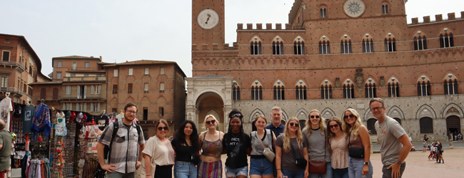 LISA-Sprachreisen-Erwachsene-Italienisch-Italien-Siena-Stadt-Piazza-Campo-Souvenir LISA-Sprachreisen-Erwachsene-Italienisch-Italien-Siena-Stadt-Piazza-Campo-Souvenir