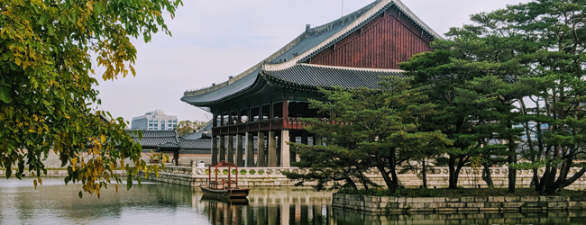 LISA-Sprachreisen-Erwachsene-Koreanisch-Suedkorea-Seoul-Palast-Gyeongbok-Tempel-See LISA-Sprachreisen-Erwachsene-Koreanisch-Suedkorea-Seoul-Palast-Gyeongbok-Tempel-See
