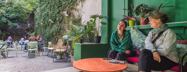 LISA-Sprachreisen-Erwachsene-Spanisch-Argentinien-Buenos-Aires-Palermo-Sprachschule-Terasse-Garten LISA-Sprachreisen-Erwachsene-Spanisch-Argentinien-Buenos-Aires-Palermo-Sprachschule-Terasse-Garten