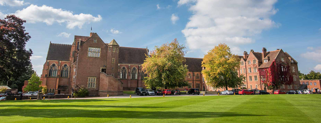 Blick auf die Gebäude der LISA! Sprachschule in Ardingly für Schüler