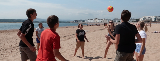 LISA-Sprachreisen-Schueler-Englisch-England-Exmouth-Freizeit-Strand-Sport-Volleyball LISA-Sprachreisen-Schueler-Englisch-England-Exmouth-Freizeit-Strand-Sport-Volleyball