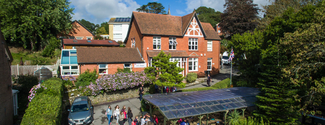 LISA-Sprachreisen-Schueler-Englisch-England-Ilfracombe-Devon-Schule-Gebaeude-Garten LISA-Sprachreisen-Schueler-Englisch-England-Ilfracombe-Devon-Schule-Gebaeude-Garten