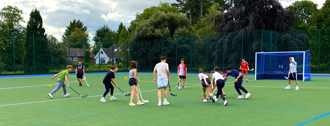 LISA-Sprachreisen-Schueler-Englisch-England-Shrewsbury-Freizeit-Spiel-Hockey-Feld LISA-Sprachreisen-Schueler-Englisch-England-Shrewsbury-Freizeit-Spiel-Hockey-Feld