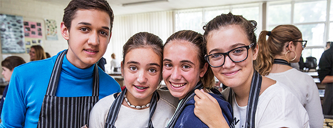 LISA-Sprachreisen-Schueler-Englisch-Irland-Dublin-Park-FreizeitprogrammLeute-treffen-internationale-Teilnehmer-Backen-Kochen-gemeinsam-Aktivitaeten LISA-Sprachreisen-Schueler-Englisch-Irland-Dublin-Park-FreizeitprogrammLeute-treffen-internationale-Teilnehmer-Backen-Kochen-gemeinsam-Aktivitaeten