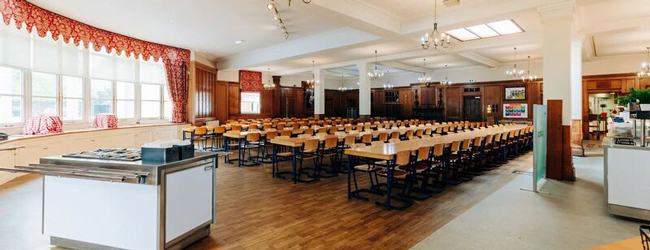 Essen in der Kantine bei einem Englisch-Sprachkurs in Edinburgh Loretto Blick in die Kantine der Loretto School in Musselburgh
