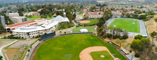 Blick über den Campus der Concordia Universität mit Häusern und Sportanlagen